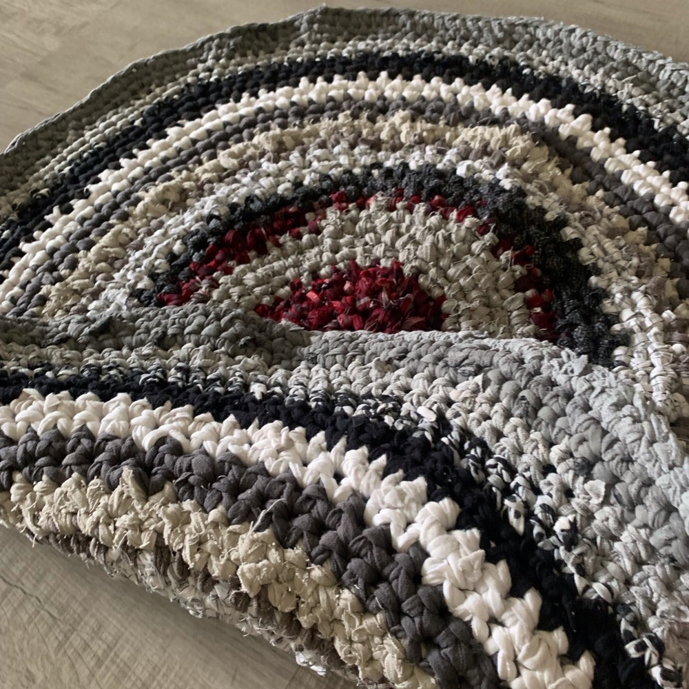 Round Rug - NWOT - Picture 5 of 11